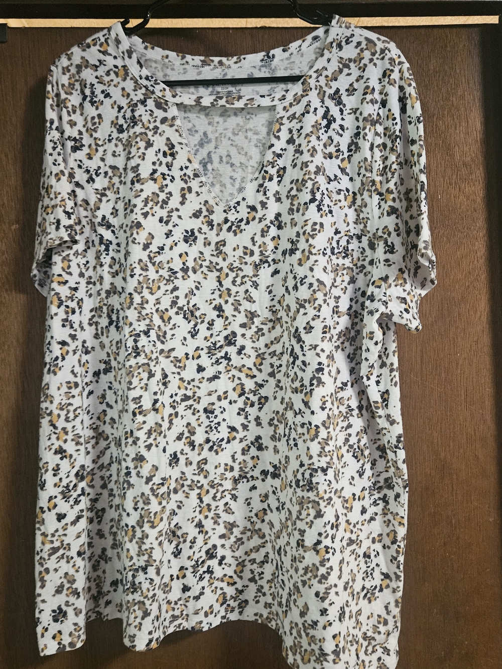 Lane Bryant Cream Animal Print V-Neck Short Sleeve Tee